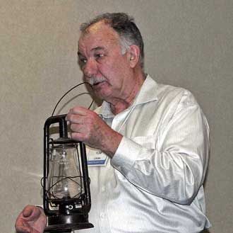Photo of Tom Logan giving lantern seminar at 2011 Somerset lamp show